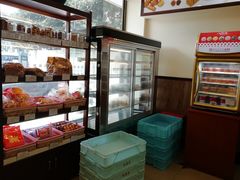 面包甜点陈列柜-红宝石·鲜奶小方·海派西点房(金杨店)