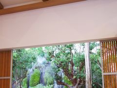 -Chom Cafe and Restaurant