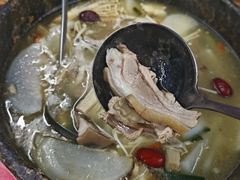 墨脱石锅东山羊-墨脱石锅椰子鸡•香草鸭•东山羊(大东海店)