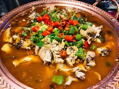 -沪小二炭火蛙锅(淮海中路美食不夜城店)