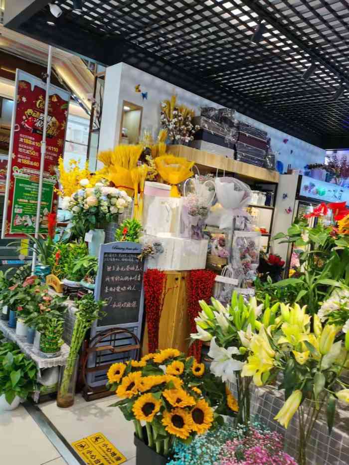 沪花拾者(一水间成山巴黎春天店)-"巴黎春天商场内的花店,感觉比一般