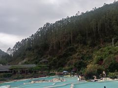 -十万大山布透温泉