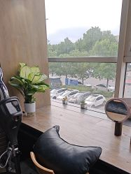-韩国李知恩形象设计