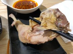 先上来的鸡，很小，里面都没肉。-过桥缘·过桥米线(大华虎城嘉年华店)
