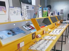 -诺柯视眼镜-蔡司依视路官方工厂店(淞南一店)
