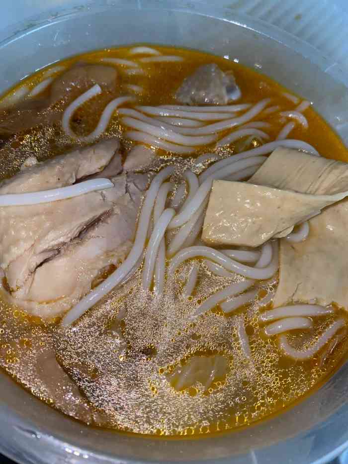 蒙自源米线-"没到店里吃过,但是嘴馋点了外卖,已经好多.