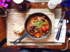 红酒炖牛尾配蔬菜面包-YUE·6·西式融合餐厅(外滩六号店)