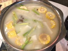 -鲜入围煮花胶鸡海鲜火锅