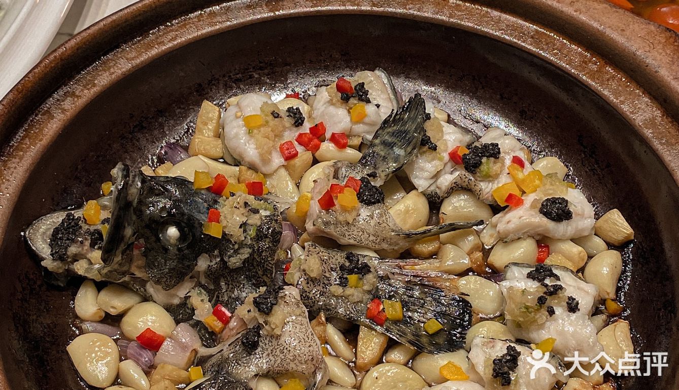 广州！在广州！！吃到了很酥香的盐焗鸡蛋挞