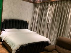 -爱舍美景酒店(燕儿岛路地铁站店)