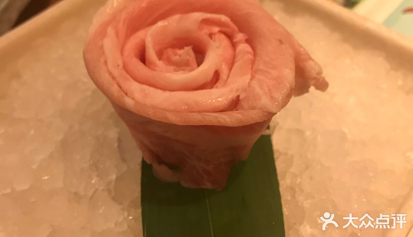 这家店是在这个商场新开的。孩子正好在这有课