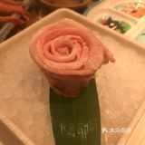 这家店是在这个商场新开的。孩子正好在这有课