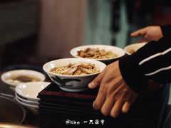 -松树干拌面店