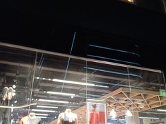 -阿迪达斯(百联徐汇商业广场运动旗舰店)