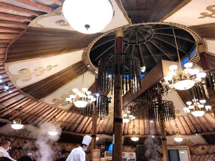 不错烤全羊不腻不膻肉很嫩服务也很好特别浓厚的内