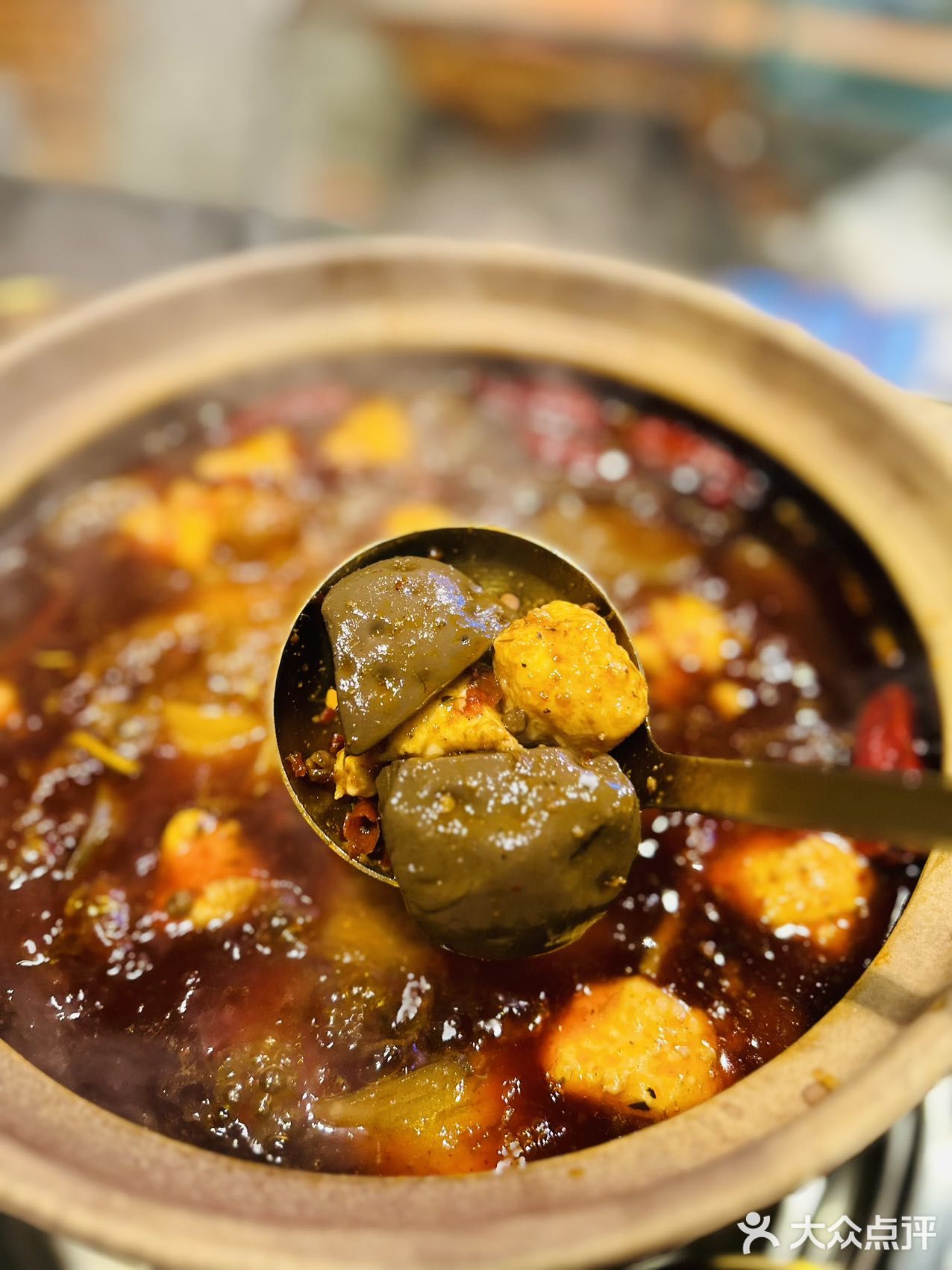 不愧是火爆武汉的泥炉老火锅🔥真的有两把刷子！！
