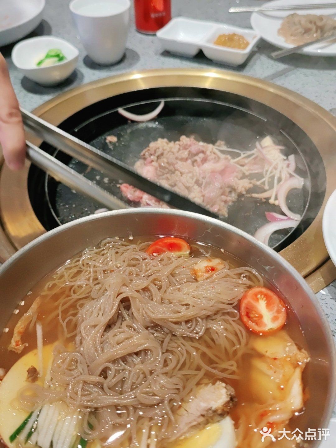 我们三个人，点了三盘肉