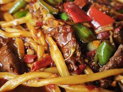 -吐尔逊拌面美食