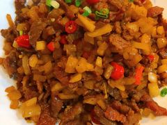 酸萝卜炒牛肉-祥云精致湘菜馆(东1时区店)