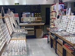-美式眼镜·授权蔡司.依视路.尼康.豪雅.明月(人民广场店)