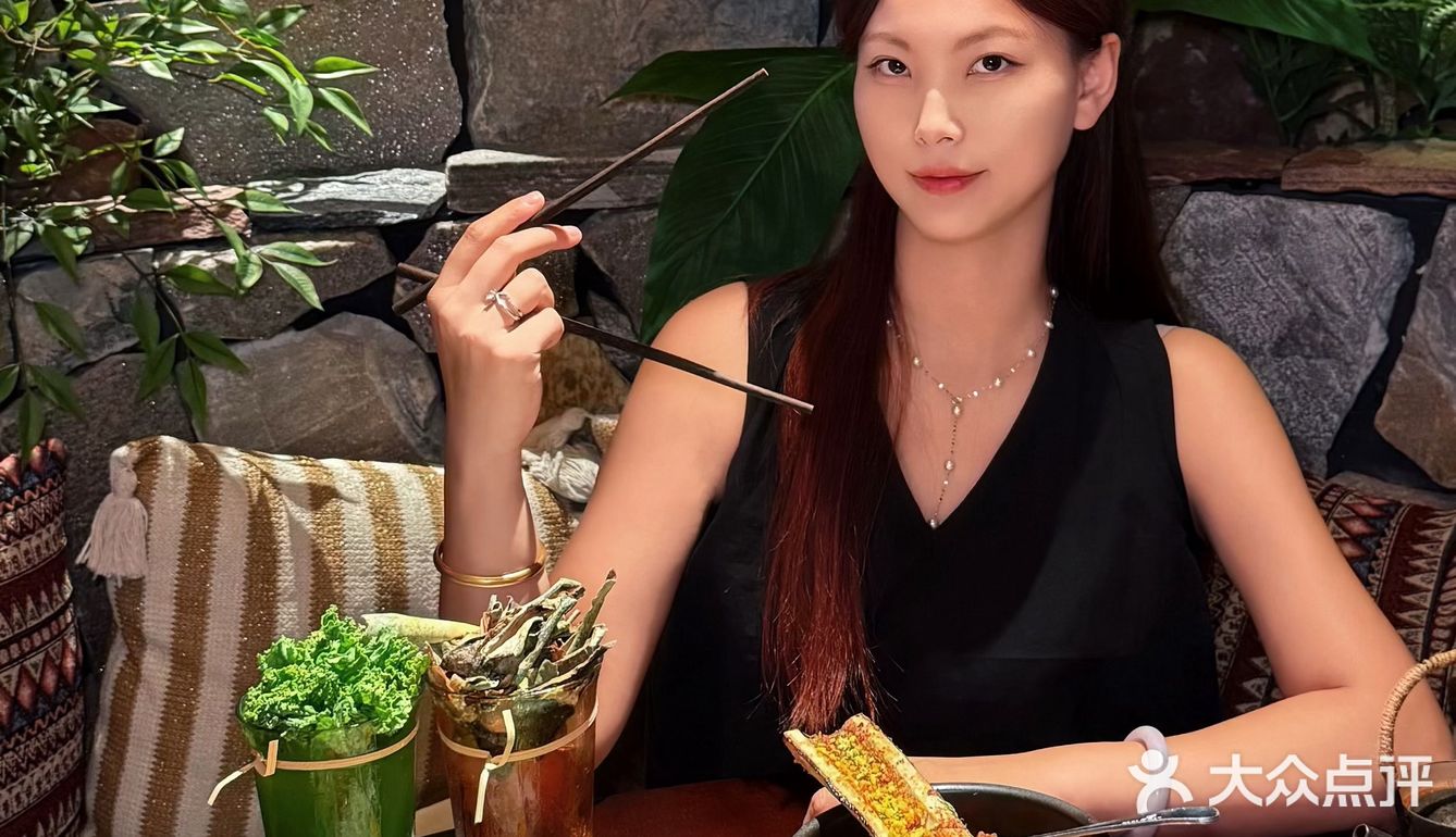 这里的每一道菜都仿佛一道艺术品，尊的好适合闺蜜小聚