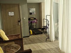-潮漫酒店(北京通州环球度假区临河里地铁站店)
