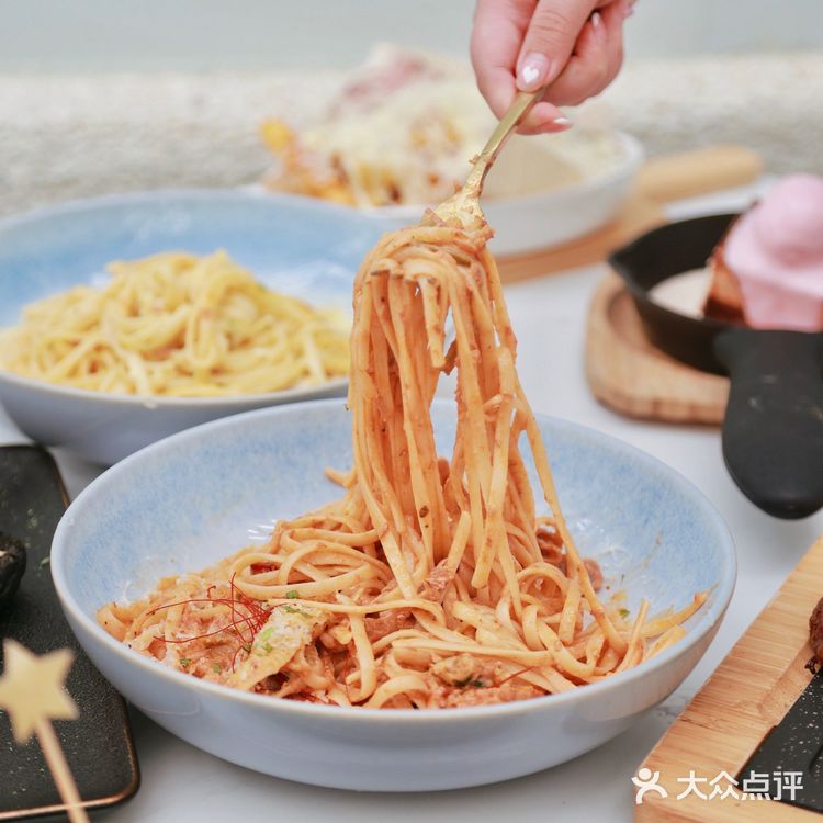 重庆约会西餐厅 浪漫云朵主题高级感十足 