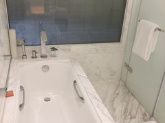 -上海滴水湖皇冠假日酒店