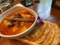 -Chom Cafe and Restaurant