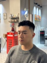 -老男孩男士理容馆·理发·烫染·修面