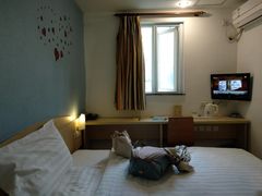 -7天连锁酒店(上海徐家汇龙华路地铁站店)