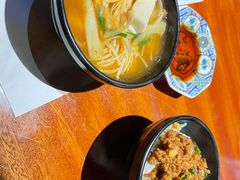 辣白菜海鲜豆腐汤-肉魁屋·烧肉·烧鸟·酒场(高新店)