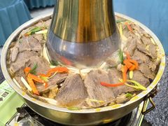 牦牛肉土火锅-撒拉人家.酸菜牦牛肉火锅