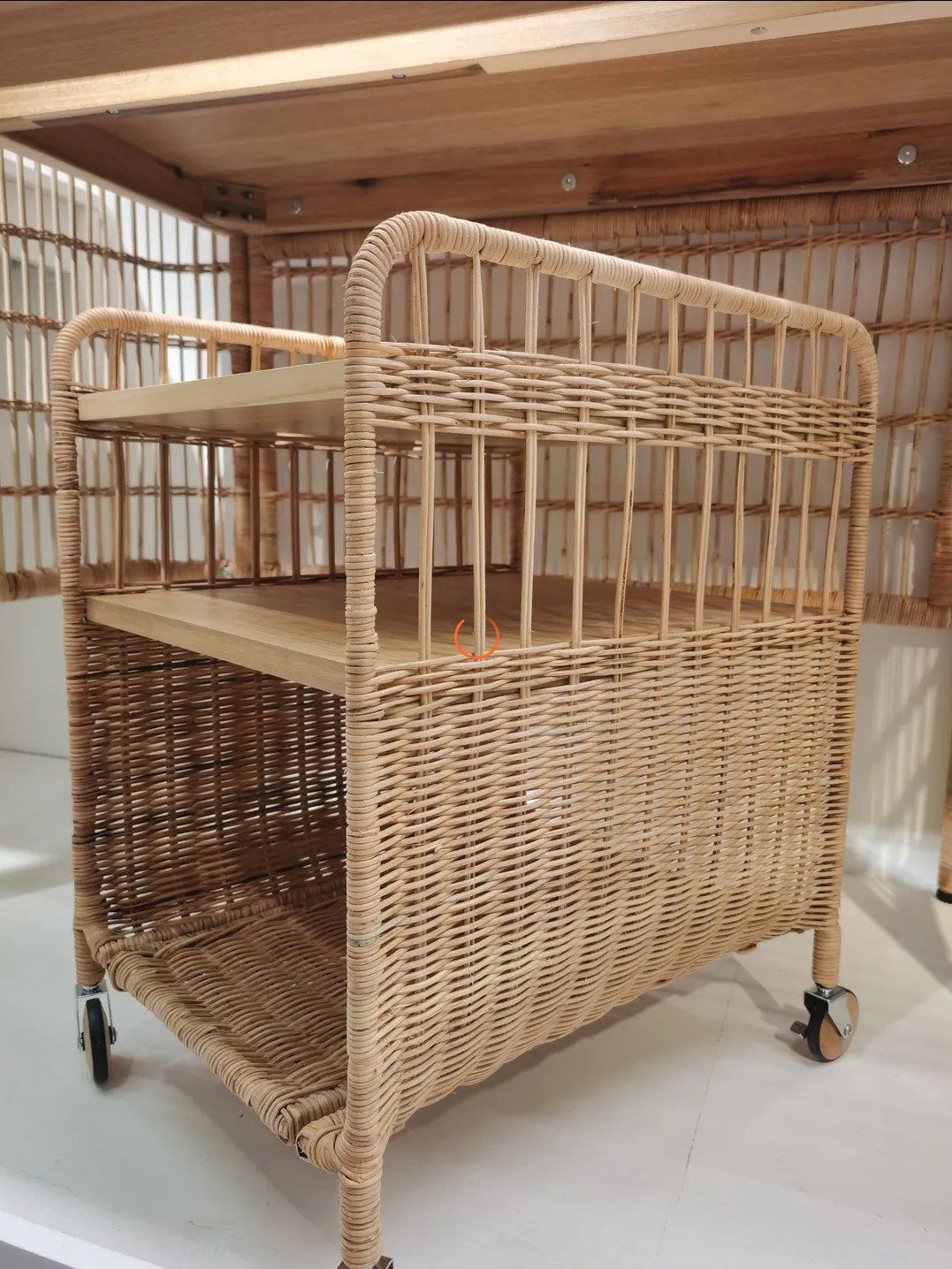 一款竹条编织的小推车,有一种怀旧的味道,想起来小