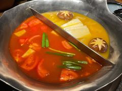 台式麻辣和花胶鸡鸳鸯锅-湊湊火锅·茶憩(皇姑万象汇店)