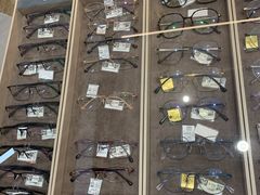 -博士眼镜集团石人工眼镜(虹口万泰店)