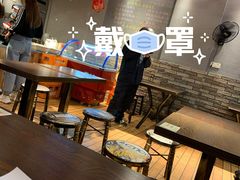 -爆炸头阿姨小四川正宗川味小吃(无任何分店)