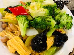 -马路牙子烧烤音乐酒馆(望京店)