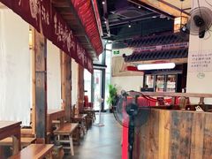 大堂-先启半步颠小酒馆(白麓里店)