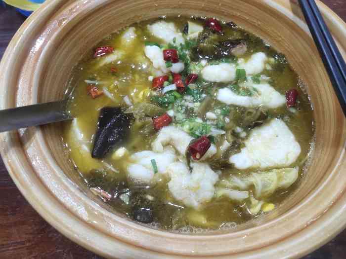 李记酸菜鱼(大唐店)-"店铺很好找,扶梯上去第一家就是,人也很多.