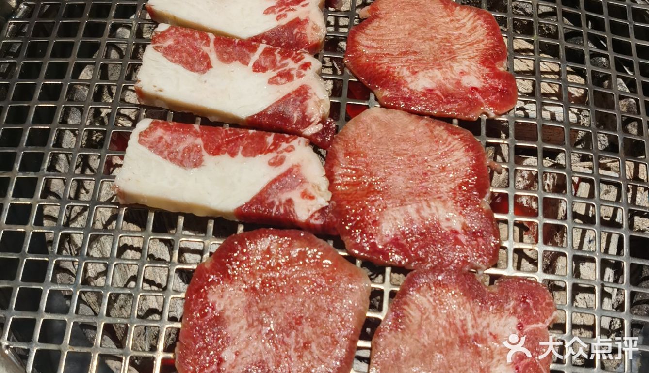 和牛烤肉蛋糕双人餐的天花板