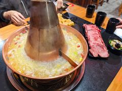 -果松木炭酸菜铜火锅·外婆参鸡汤