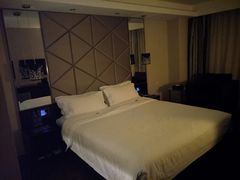 -桔子酒店(上海西藏北路地铁站店)