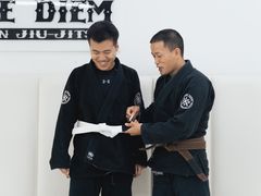 -菠萝格斗巴西柔术训练馆