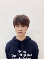 -一家只做男发烫染的店