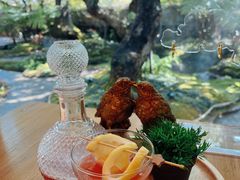 -Chom Cafe and Restaurant