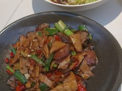 -阿瓦山寨·湘菜现炒·剁椒鱼头王(咸阳总店)