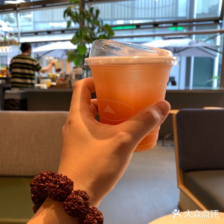 夏天就喜欢躲在咖啡馆