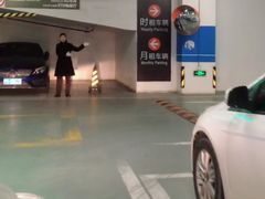 -虹桥天地-停车场