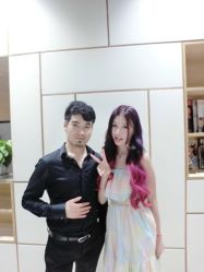 欧文与模特芽芽合影-CARR SALON